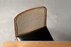 Hans K Racquet Tuoli öljytty Tammi/musta Bonded 6 Hans K Racquet Tuoli öljytty Tammi/musta Bonded -4Living Store Hans K Racquet tuoli 1