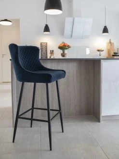 House Nordic Dallas Samettinen Baarituoli Tummansininen 10 House Nordic Dallas Samettinen Baarituoli Tummansininen -4Living Store House nordic samettinen baarituoli tummansininen 8