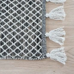 Veke Tyrsky Matto 70x140 Cm Musta/valkoinen