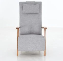 Veke Aina Nojatuoli Vaaleanharmaa Grass 86, Tammen Väriset Koivu Käsinojat -4Living Store Veke Aina nojatuoli vaaleanharmaa Grass 86 tammi kasinojat 0 1