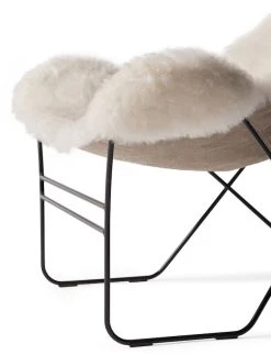 Cuero Design Valhalla Nojatuoli Valkoinen Lampaantalja/musta 5 Cuero Design Valhalla Nojatuoli Valkoinen Lampaantalja/musta -4Living Store cuero design valhalla shorn nojatuoli valkoinen lyhyt karva