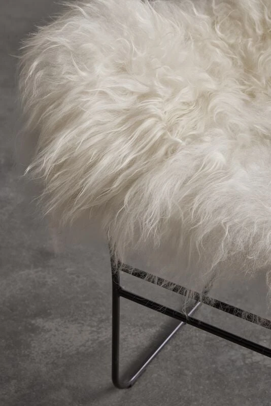 Cuero Design Valhalla Nojatuoli Valkoinen Lampaantalja Pitkä Karva/musta 2 Cuero Design Valhalla Nojatuoli Valkoinen Lampaantalja Pitkä Karva/musta - Image 2