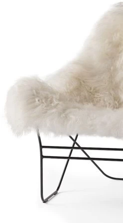 Cuero Design Valhalla Nojatuoli Valkoinen Lampaantalja Pitkä Karva/musta 10 Cuero Design Valhalla Nojatuoli Valkoinen Lampaantalja Pitkä Karva/musta -4Living Store cuero design valhalla wild nojatuoli valkoinen pitka karva 4