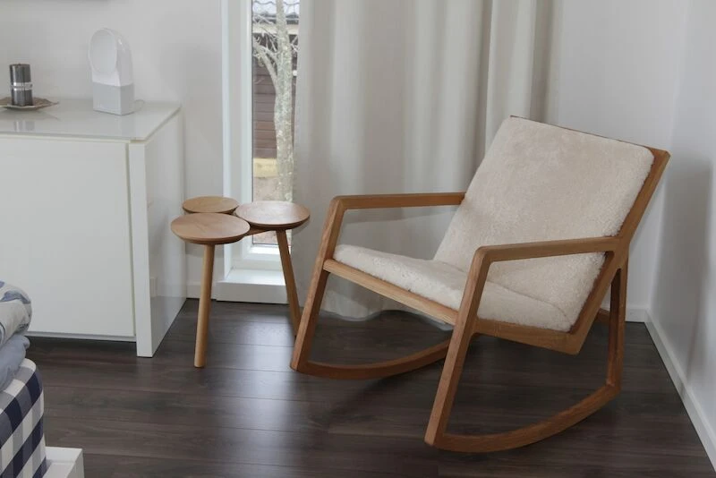 Eimi Lux Keinutuoli Tammi Lido 157 Fudge Pehmusteella 1 Eimi Lux Keinutuoli Tammi Lido 157 Fudge Pehmusteella