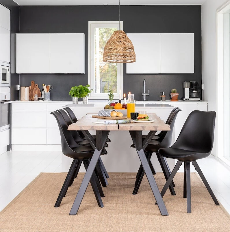 House Nordic Bergen Tuoli Musta, Mustilla Jaloilla 2 House Nordic Bergen Tuoli Musta, Mustilla Jaloilla - Image 2