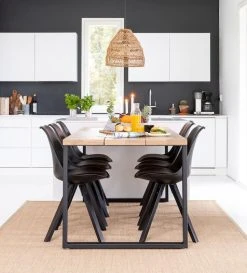 House Nordic Bergen Tuoli Musta, Mustilla Jaloilla