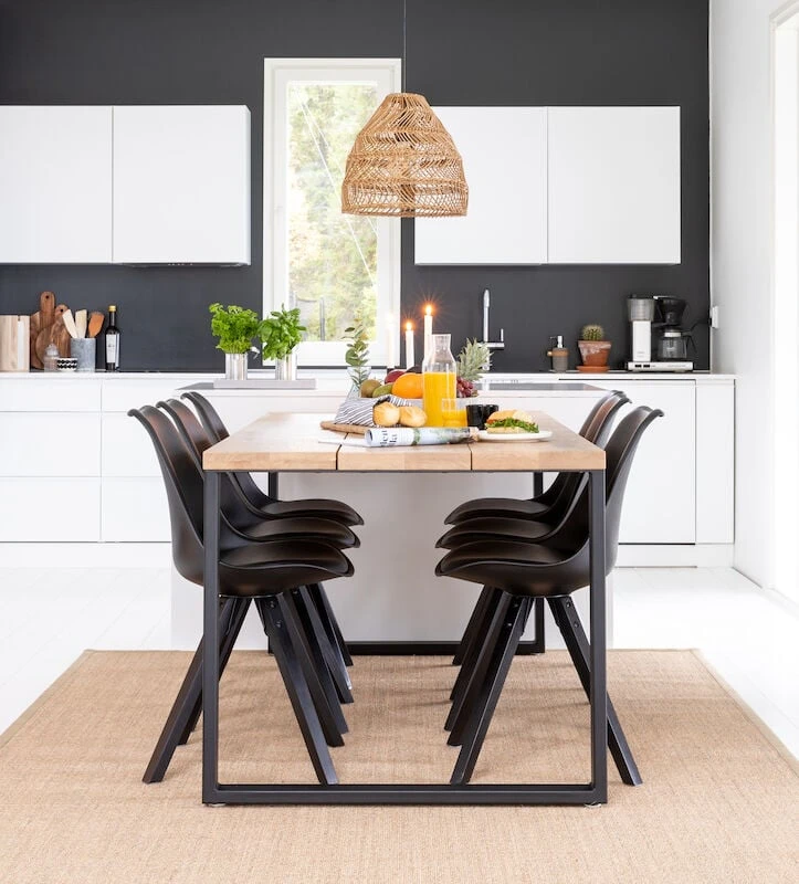 House Nordic Bergen Tuoli Musta, Mustilla Jaloilla 1 House Nordic Bergen Tuoli Musta, Mustilla Jaloilla