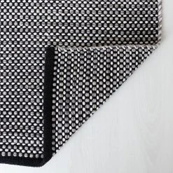 Svanefors Vilde Puuvillamatto 70x240 Cm Musta -4Living Store svanefors vilde puuvillamatto 200x300cm musta web 5 2